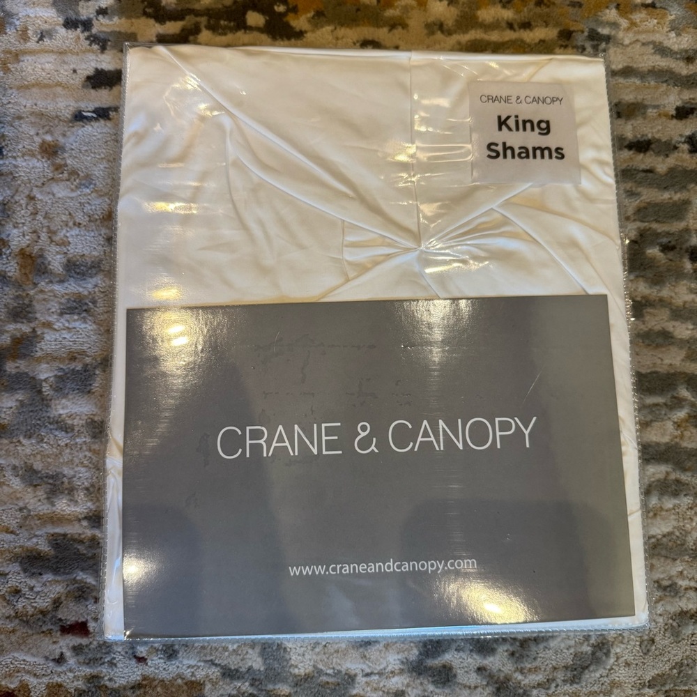 White Valencia Pintuck Luxurious King Duvet Cover and Two King Shams - Picture 7 of 11